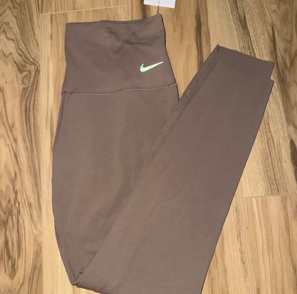 Nike High-Waisted 7/8 Legging - Image 2