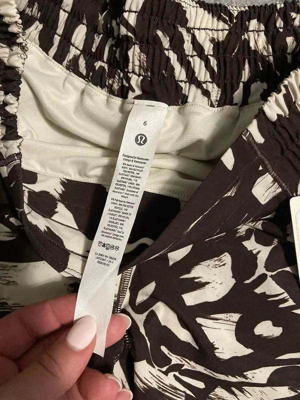 Lululemon Hotty Shorts - Image 5