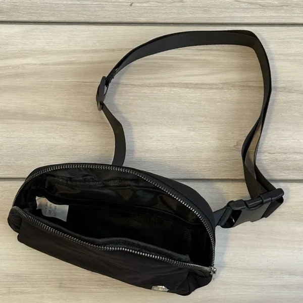 Halara Logo Casual Waist Bag Black NWT IN PACKAGE - Image 7