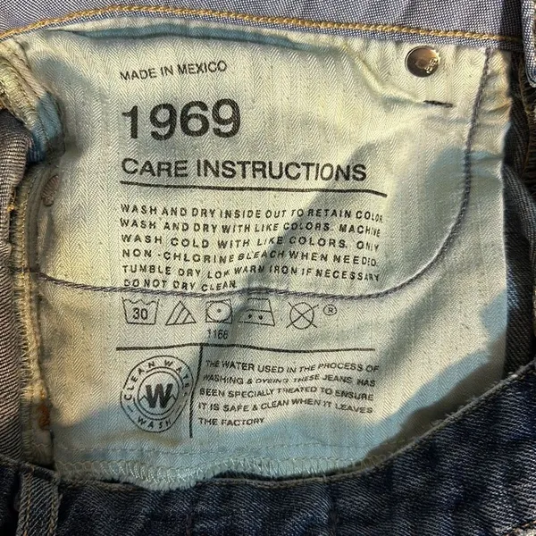Gap Jean Shorts Waist 28 inches - Image 9