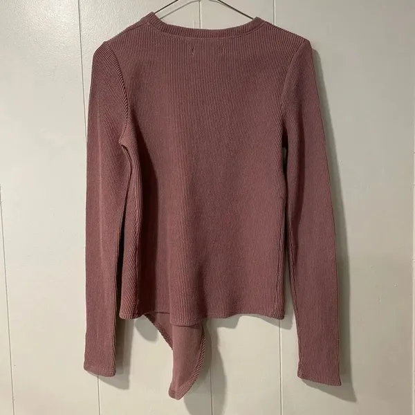 Texture & Thread Madewell Ribbed Long Sleeve Top Size Small Asymmetrical Hem Mau - Image 2