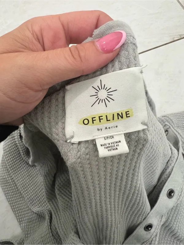 Offline by Aerie Green Wow! Waffle Henley T-Shirt Size Small - Image 4