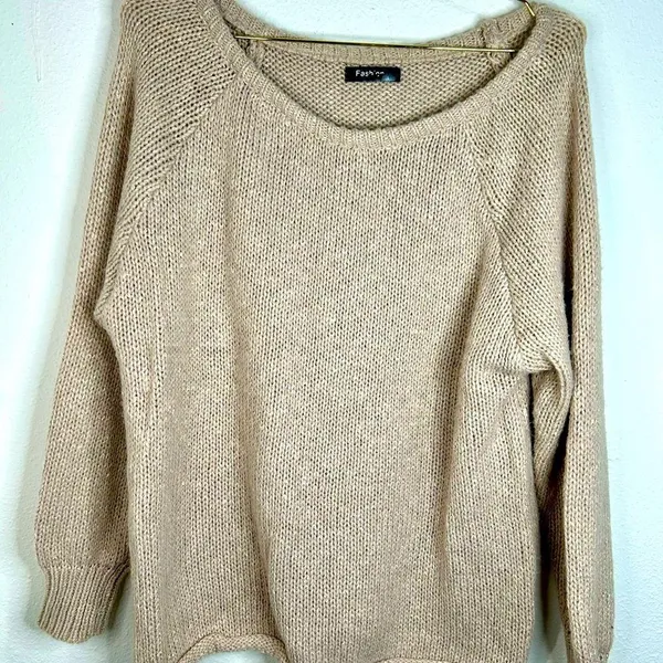 Women’s Beige Knit Sweater Fashion Size Large Long Sleeve Casual Pullover - Image 4