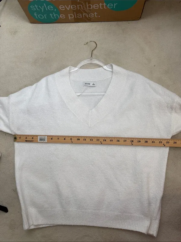 Hollister White Comfy Cloud Oversized V-Neck Sweater Size Small - Image 7