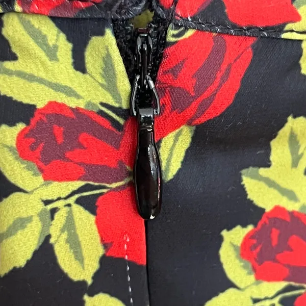 Urban‎ Outfitters Red Rose Floral Mini Slip Dress Black V-Neck Size Large 90s - Image 9