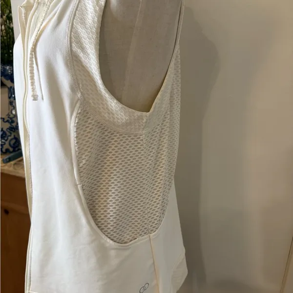 CALIA by Carrie Underwood Sleeveless Hooded Zip Vest in Ivory Cream - Image 2