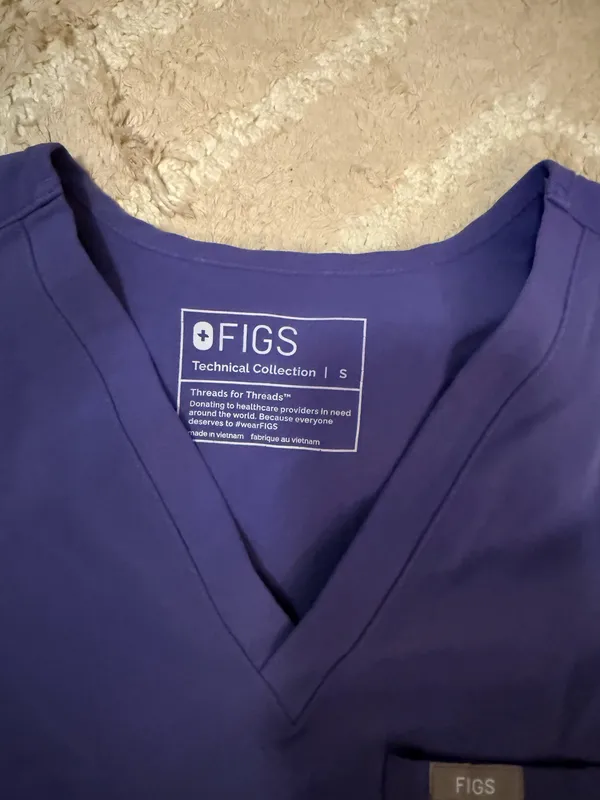 FIGS Catarina Scrub Top One-Pocket - Image 2