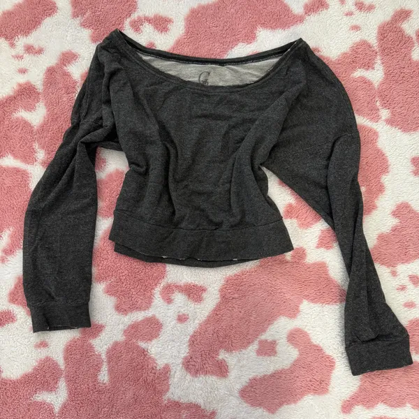 Off-Shoulder Charcoal Grey Cropped Sweatshirt w/ Pink Heart Graphic 💕 | Y2K Loungecore | Size M - Image 5