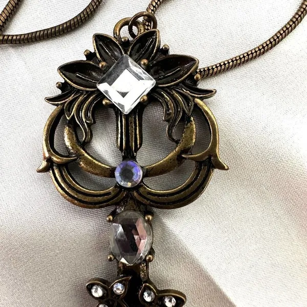 Long rhinestone key pendant necklace - Image 5