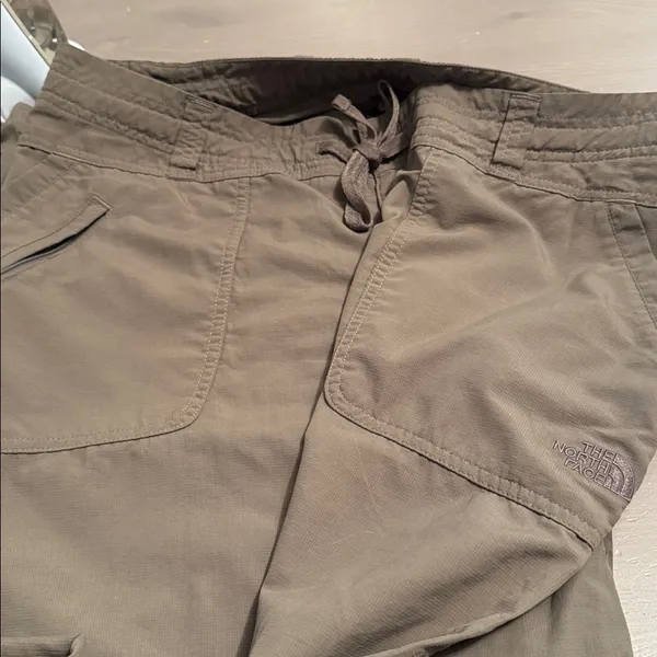 North Face Lightweight Hiking Pant army green- women’s 16 short - Image 4