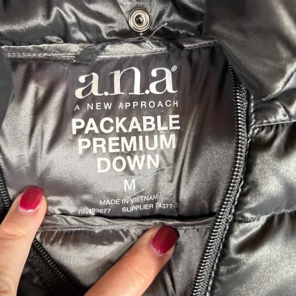 a.n.a Packable Premium Down Puffer Jacket Women’s Medium Black Hooded Zip - Image 3