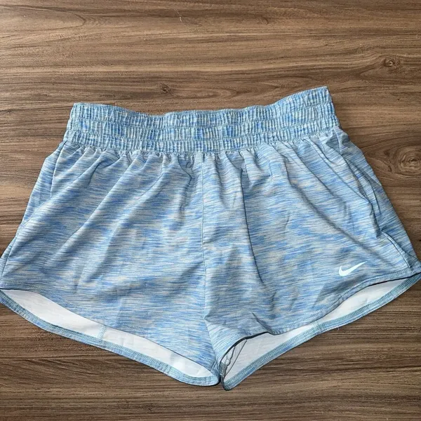Nike Women's‎ One Dri-FIT Mid-Rise 3" Brief-Lined Shorts Med - Image 5