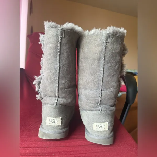 Tall gray triple Bailey button UGG boots gray size 6 winter comfy - Image 5
