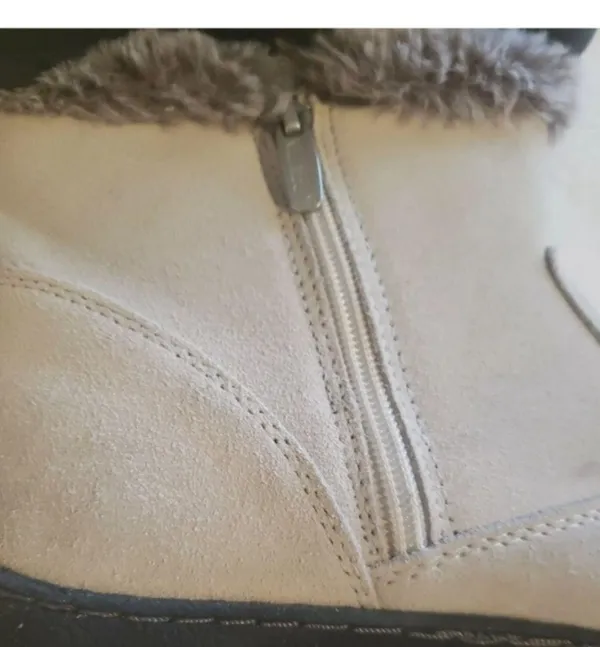 Khumbu faux fur lined leather boot( sticker still on. New ! - Image 9