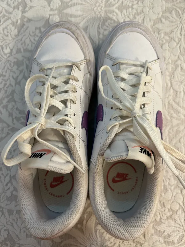 Nike Tennis Shoes - Image 2