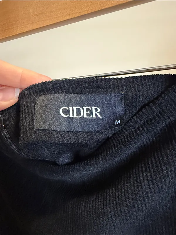 Cider Classic Black Corduroy Mini Skort - Size Medium - Image 4
