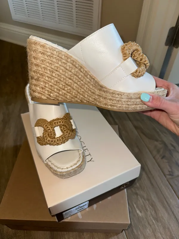 White and beige wedges Size 8 - Image 3