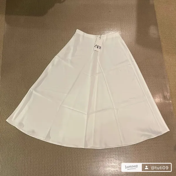 Zara A-line Beige Satin Midi Skirt. Size S - Image 3