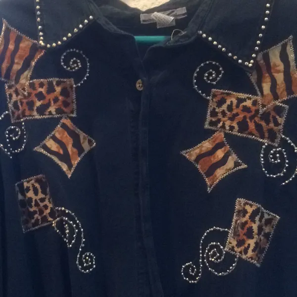 FINAL MARKDOWN Unique ladies button down blouse 26/28 Black - Image 2