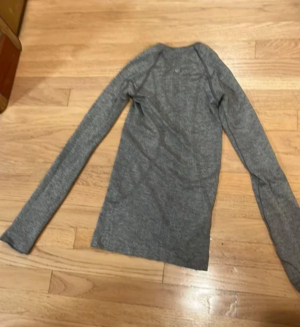Lululemon Swiftly Tech Long Sleeve Grey - Image 2