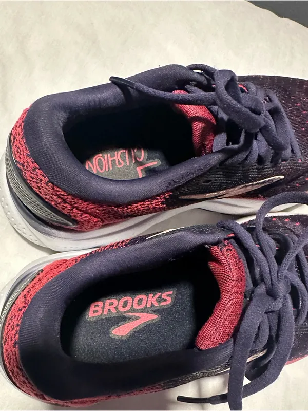 Brooks Women’s Navy & Pink Running Sneakers size 6 - Image 5
