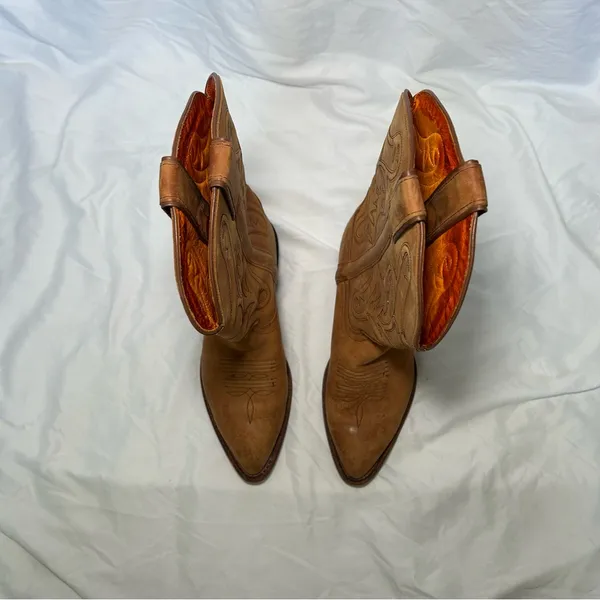 Frye vintage tan western cowboy pull on pointed toe boots women’s shoe size 7.5 - Image 2