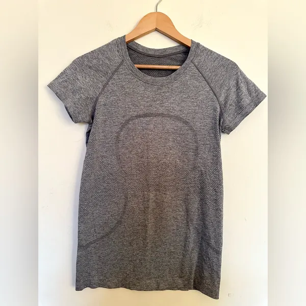 lululemon Swiftly Tech Light Gray Short Sleeve Tee‎ Women’s Sz 8 - Image 2