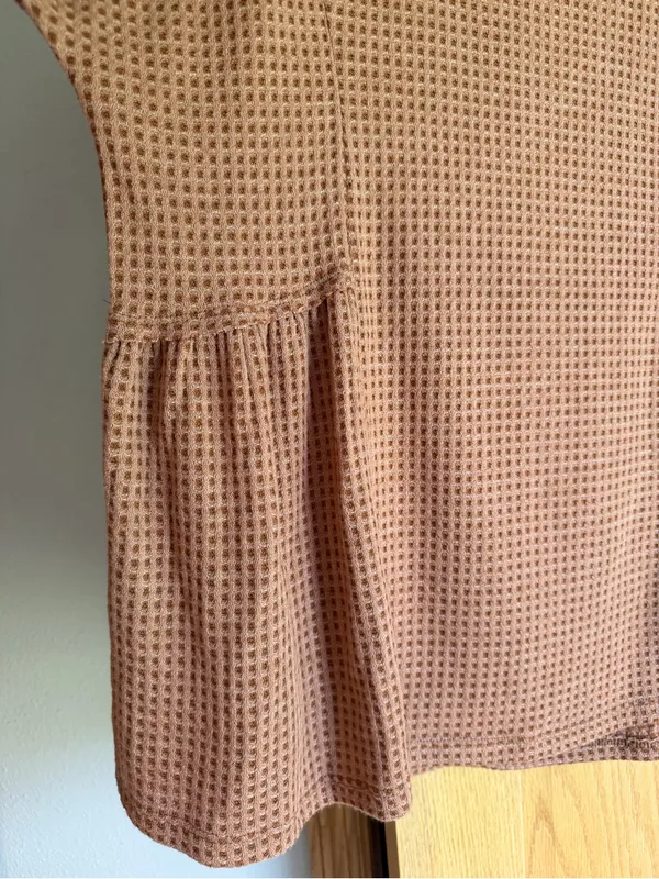 Soft Waffle Knit Camel Brown Babydoll Top Women Medium Bohemian Hailey & Co NWT - Image 3
