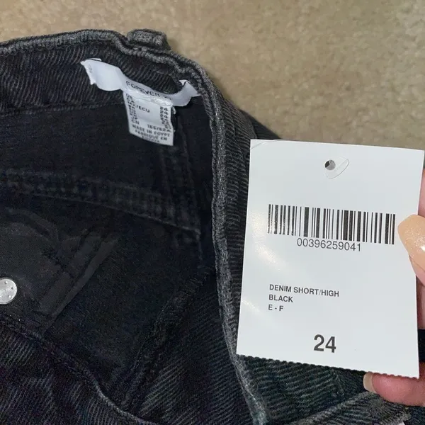 NWT F21 denim shorts - Image 3