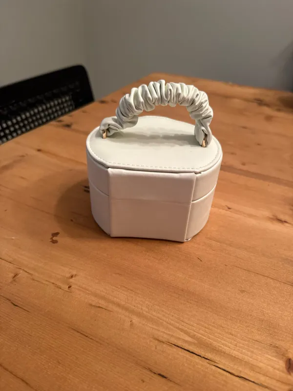 White jewelry case - Image 3