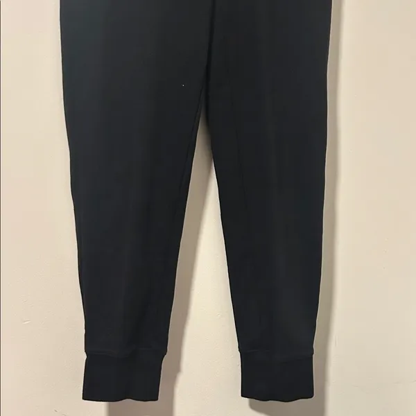 TNA by Aritzia Airy Fleece Cozy Comfy Black Jogger Sweatpants Size M Loungewear - Image 2