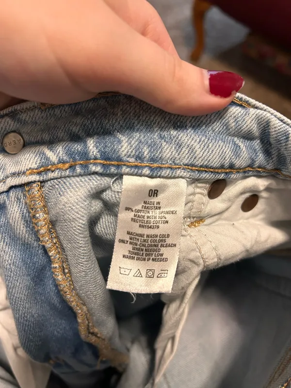 Aeropostale Light Wash Mom Jeans - Image 4