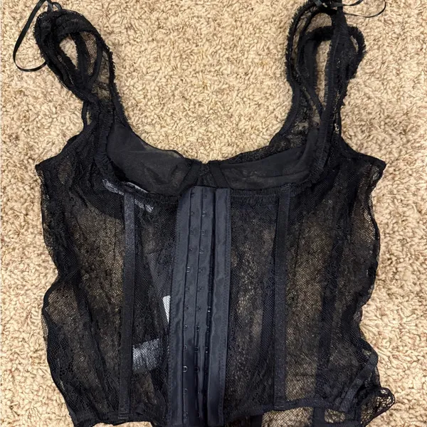 Lioness some like it hot black lace top size L NWT - Image 4