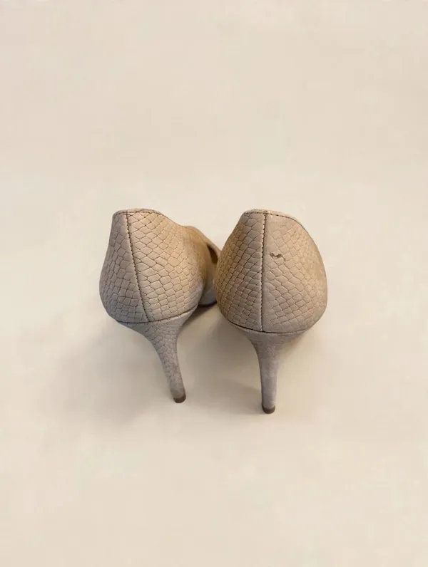 Vince Camuto Women's Nude Snake Embossed Pointed Toe Pumps 6.5 Leather Heels - Image 3