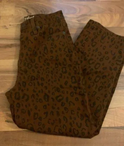 Cheetah mom jean pants Size 4 - Image 2