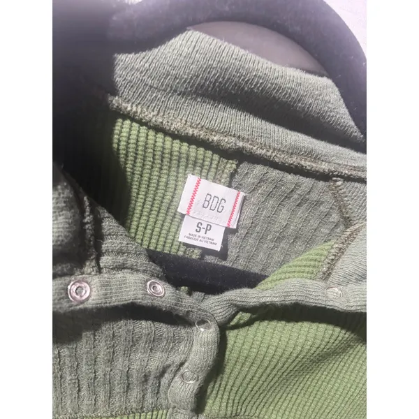 BDG‎ Green Ribbed Cropped Pullover Sweater Snap Collar Raw Hem Size S - Image 4