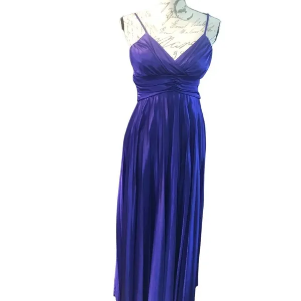 Deb Purple Spaghetti Strap Formal Dress Medium - Image 2