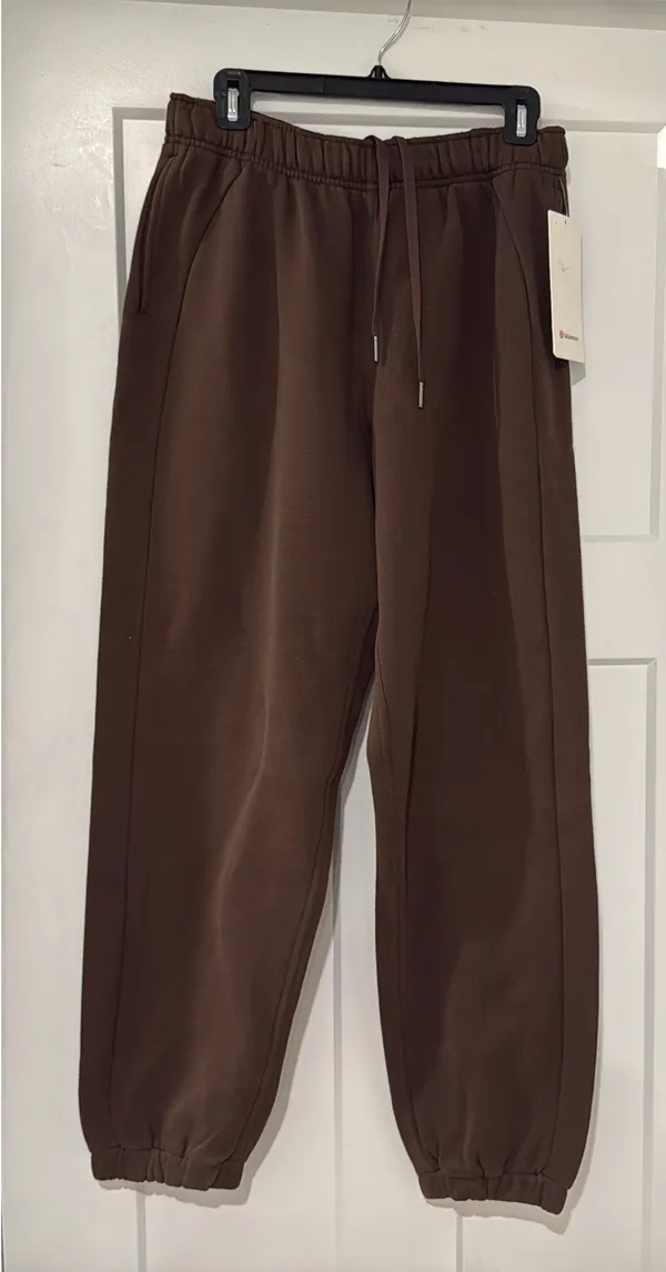 Lululemon Women’s Medium Scuba Mid-Rise Oversized Joggers in Brown - Image 4