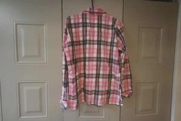Victoria's Secret plaid flannel pajamas sleep shirt in pink, black and white size small. - Image 6
