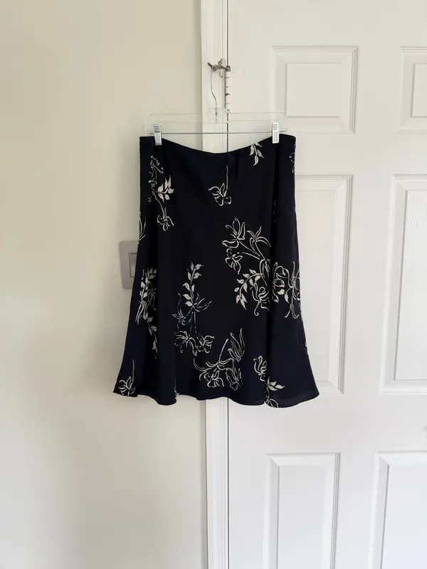 Lauren Ralph Lauren Women’s 100% Silk Monte Carlo Floral Skirt Midi Large Navy - Image 6