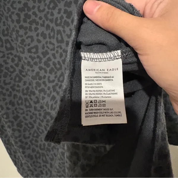 American Eagle plush‎ v neck animal cheetah print oversized long sleeve grey S - Image 5