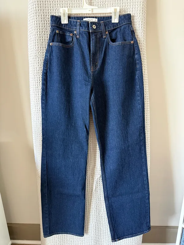 Abercrombie High-Rise 90s Relaxed Jeans - Image 2