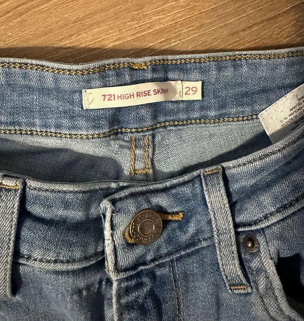 Levi’s 721 High-Rise Skinny Jeans - Image 3