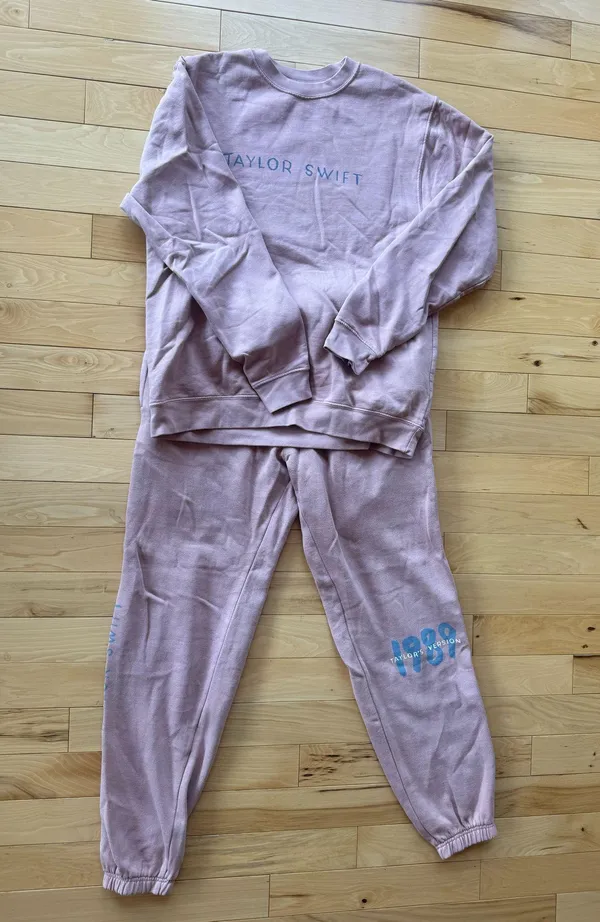 Taylor Swift Sweatshirt and Sweat Pants - Image 3