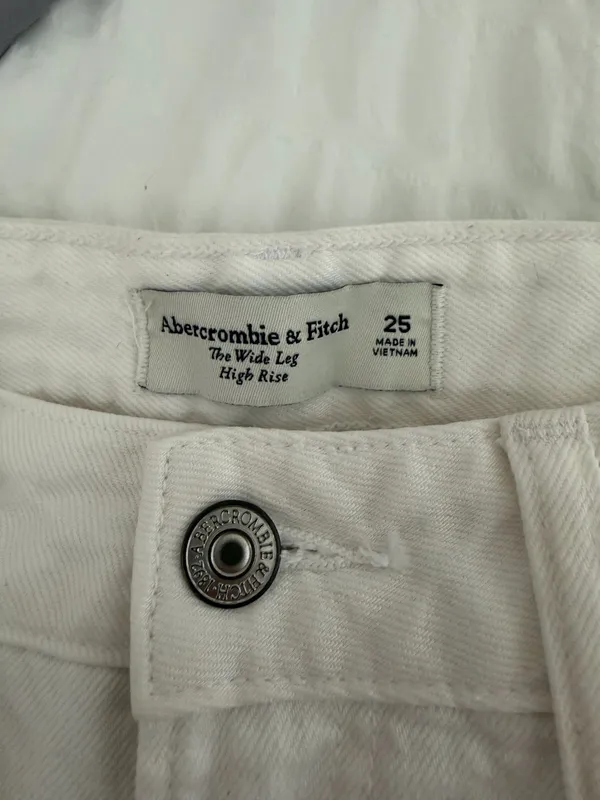 Abercrombie Curve Love High-Rise Jeans - Image 3