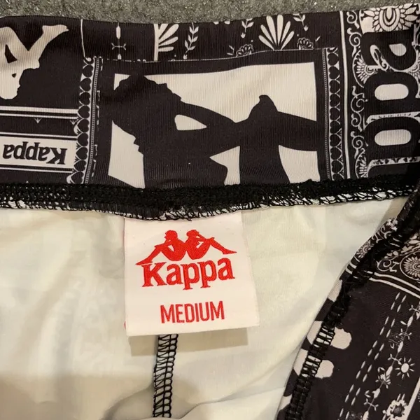 Kappa Biker Shorts Size Medium - Image 12