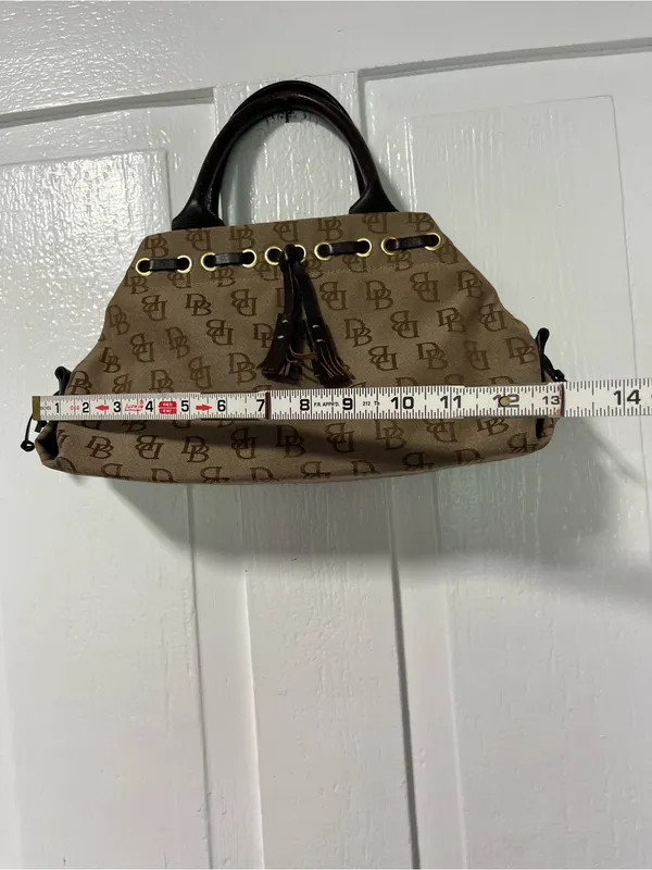 Vintage Y2K Dooney & Bourke Signature Monogram handbag in classic tan Brown - Image 12