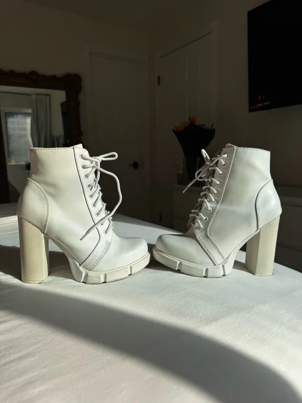 White Jeffrey Campbell Thick Heel Lace Up Boots Size 8 - Image 4