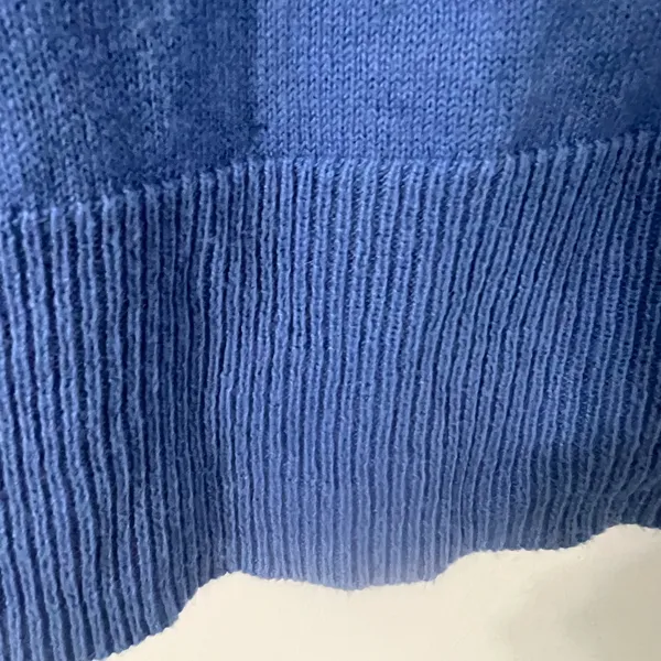 GAP Women's Blue Crew Neck Sweater - Image 5
