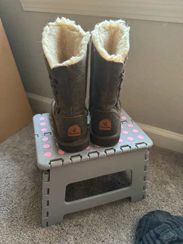 Bear Paw Grey/Brown Fur Lined Boots Braided Accent Size 7 - Image 3